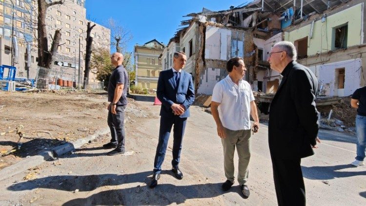 El Card. Parolin concluye su visita a Ucrania: `Debemos hacer más por la paz´ El Card. Parolin concluye su visita a Ucrania: `Debemos hacer más por la paz´