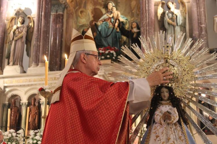 El cardenal Poli coronó a la Virgen del Milagro en Buenos Aires El cardenal Poli coronó a la Virgen del Milagro en Buenos Aires