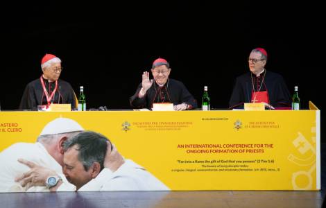 El cardenal Tagle destacó la urgencia de una formación permanente del clero