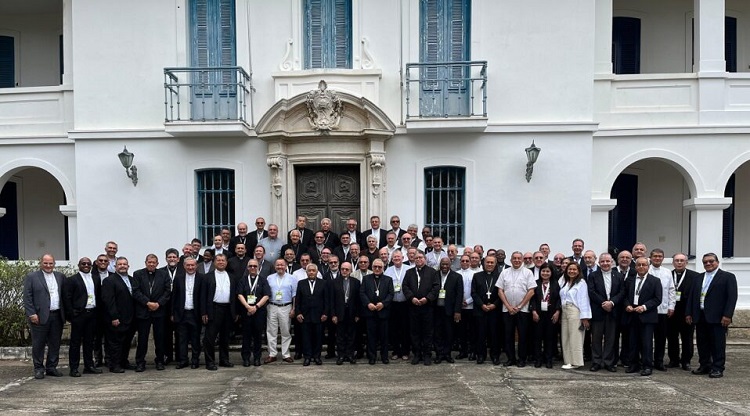El Celam apuesta por una Iglesia 'que escuche y se comprometa con valentía' El Celam apuesta por una Iglesia 'que escuche y se comprometa con valentía'