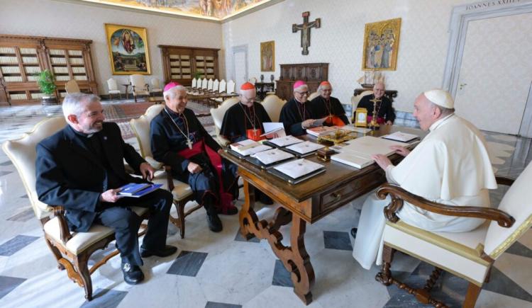 El Celam entregó al Papa el Documento de la Asamblea Eclesial El Celam entregó al Papa el Documento de la Asamblea Eclesial