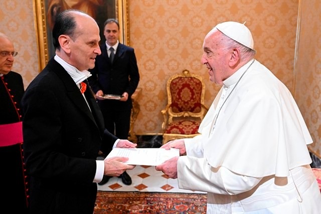 El embajador argentino ante la Santa Sede presentó cartas credenciales al Papa El embajador argentino ante la Santa Sede presentó cartas credenciales al Papa