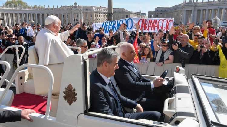 El Evangelio se anuncia caminando, no delante de las pantallas