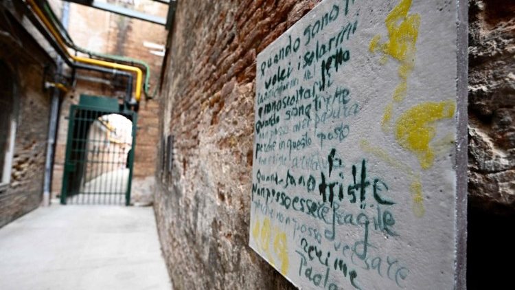 El 'gesto de humanidad' del Papa al visitar una cárcel de mujeres de Venecia El 'gesto de humanidad' del Papa al visitar una cárcel de mujeres de Venecia