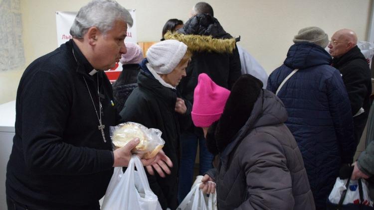 El limosnero del Papa pasará la Navidad en Kiev junto a los más necesitados