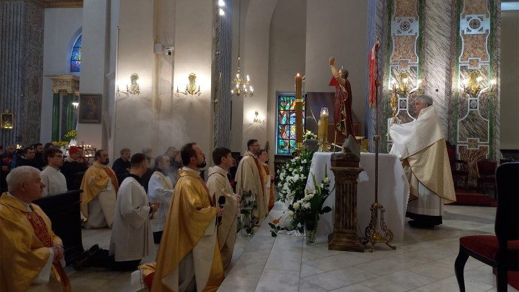 El Limosnero Papal celebró la Pascua en Kiev El Limosnero Papal celebró la Pascua en Kiev