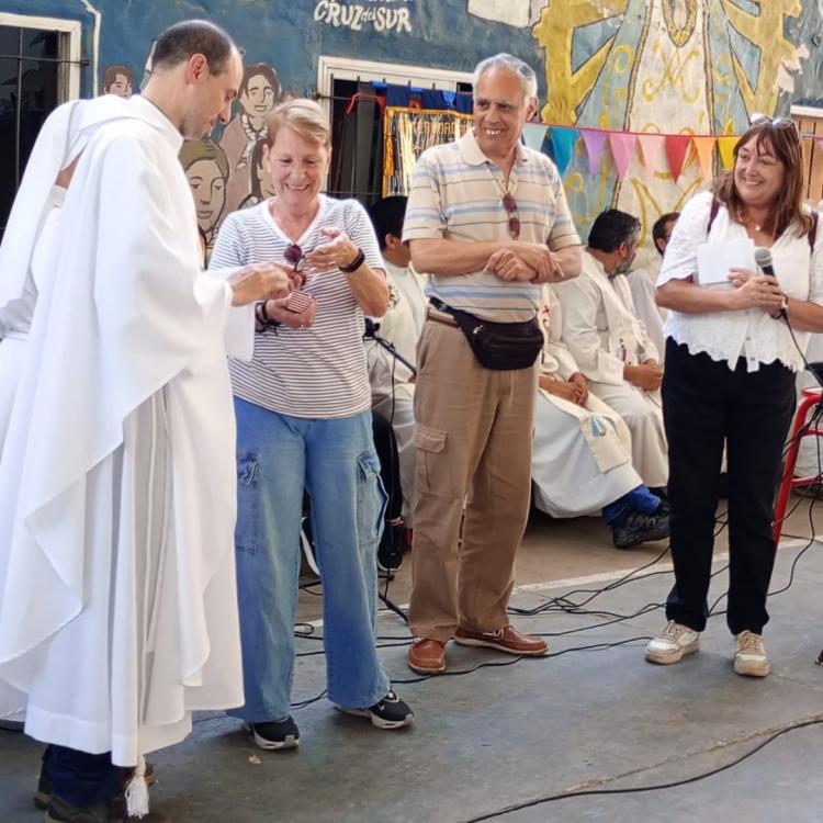 El Movimiento Familiar Cristiano reconoció a las familias de los sacerdotes recién ordenados El Movimiento Familiar Cristiano reconoció a las familias de los sacerdotes recién ordenados