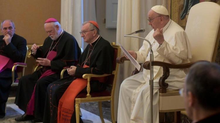 El mundo está sacudido por una guerra con riesgos nucleares, alertó el Papa El mundo está sacudido por una guerra con riesgos nucleares, alertó el Papa