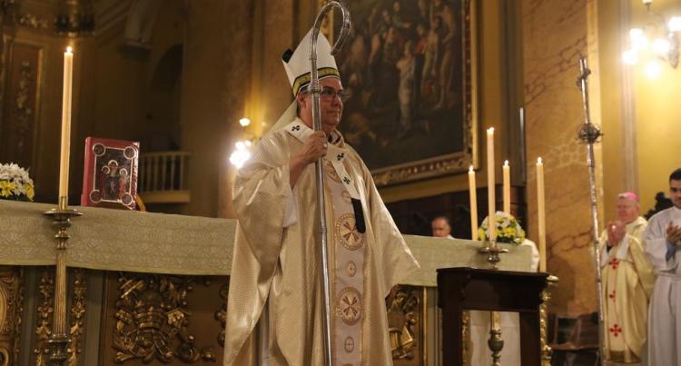 El nuncio apostólico impuso el palio arzobispal a monseñor Ángel Rossi El nuncio apostólico impuso el palio arzobispal a monseñor Ángel Rossi