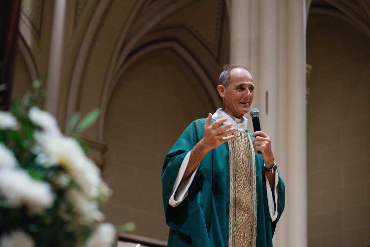 El P. Francisco Peña asumió como párroco de la catedral de San Isidro El P. Francisco Peña asumió como párroco de la catedral de San Isidro
