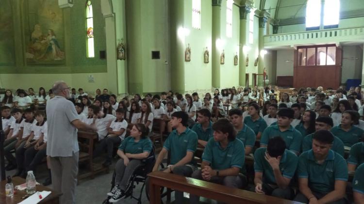 El padre Mateo Bautista visitó el país llevando su experienca pastoral sobre el duelo El padre Mateo Bautista visitó el país llevando su experienca pastoral sobre el duelo