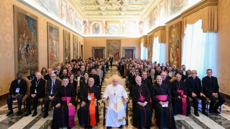 El Papa, a capellanes universitarios: apreciar, acompañar y actuar El Papa, a capellanes universitarios: apreciar, acompañar y actuar