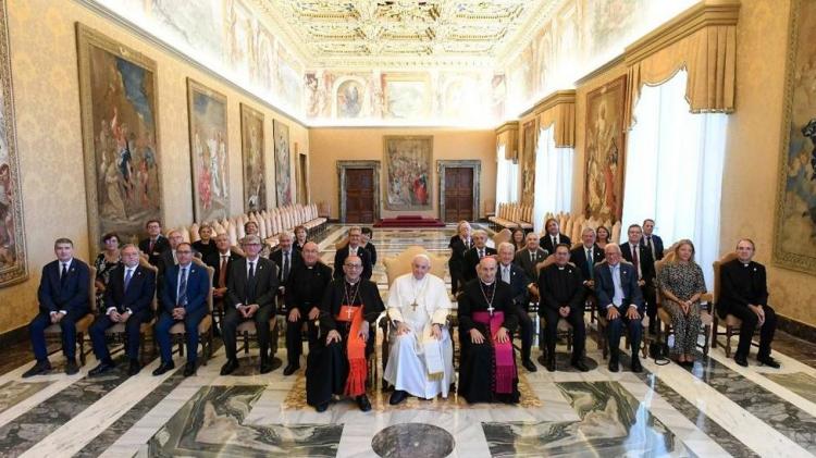 El Papa a Cáritas Española: "No basta dar, hay que darse" El Papa a Cáritas Española: "No basta dar, hay que darse"