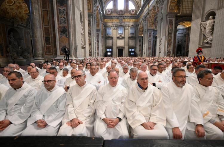 El Papa, a los diáconos: servir 'con una sonrisa, sin quejas y sin buscar reconocimiento' El Papa, a los diáconos: servir 'con una sonrisa, sin quejas y sin buscar reconocimiento'