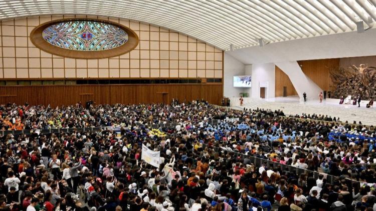 El Papa, a estudiantes y profesores: "Conviértanse en poetas de la paz" El Papa, a estudiantes y profesores: "Conviértanse en poetas de la paz"