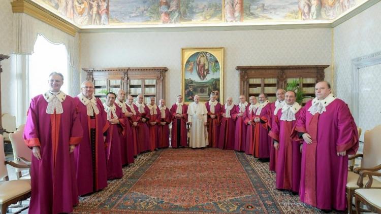 El Papa a la Rota Romana: Sí a la escucha profunda y no a las respuestas de manual El Papa a la Rota Romana: Sí a la escucha profunda y no a las respuestas de manual