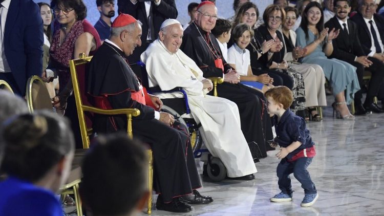 El Papa a las familias: "¡Ánimo, la vida familiar no es una misión imposible!" El Papa a las familias: "¡Ánimo, la vida familiar no es una misión imposible!"