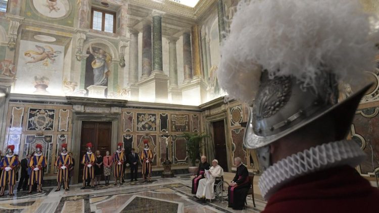 El Papa, a los guardias suizos: "La Santa Sede cuenta con ustedes" El Papa, a los guardias suizos: "La Santa Sede cuenta con ustedes"