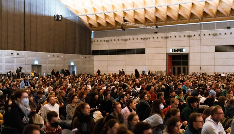 El Papa, a los jóvenes de Taizé: 'Atrévete a construir un mundo diferente' El Papa, a los jóvenes de Taizé: 'Atrévete a construir un mundo diferente'