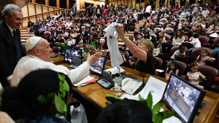 El Papa, a los niños: 'Gracias por lo que hacen' El Papa, a los niños: 'Gracias por lo que hacen'