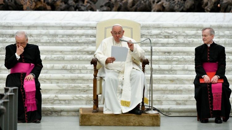 El Papa, a poetas y escritores: la Iglesia necesita de su genialidad El Papa, a poetas y escritores: la Iglesia necesita de su genialidad