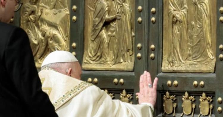 El Papa abrió la Puerta Santa, dando inicio al Año Santo de la esperanza El Papa abrió la Puerta Santa, dando inicio al Año Santo de la esperanza