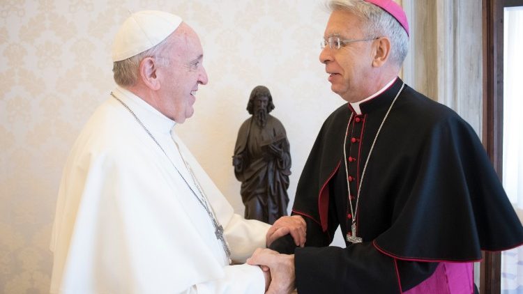El Papa aceptó la renuncia del presidente de la Academia Eclesiástica El Papa aceptó la renuncia del presidente de la Academia Eclesiástica