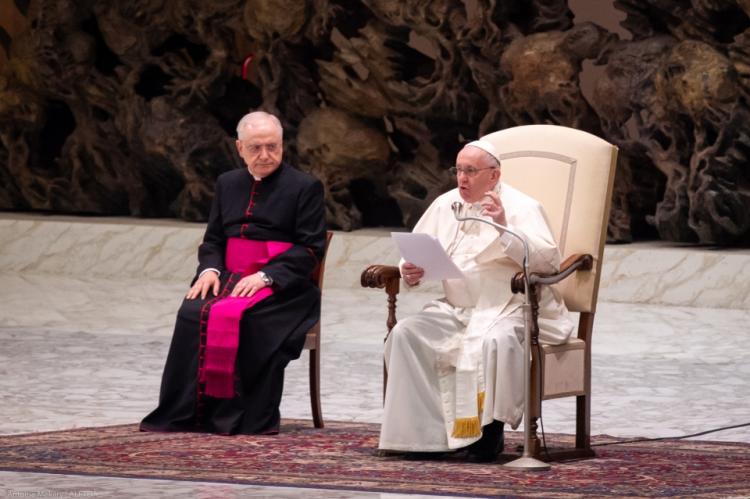 El Papa aconseja a los padres imitar a san José: "rezar, trabajar y amar" El Papa aconseja a los padres imitar a san José: "rezar, trabajar y amar"