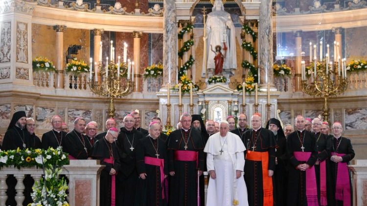 El Papa advierte a la Iglesia húngara contra el derrotismo y el conformismo El Papa advierte a la Iglesia húngara contra el derrotismo y el conformismo