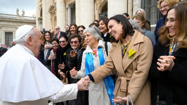 El Santo Padre bendijo a las mujeres y pidió un aplauso para ellas: 'Se lo merecen' El Santo Padre bendijo a las mujeres y pidió un aplauso para ellas: 'Se lo merecen'