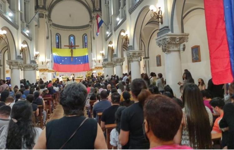El Papa agradece a migrantes venezolanos por "enriquecer a la Iglesia" en la Argentina El Papa agradece a migrantes venezolanos por "enriquecer a la Iglesia" en la Argentina