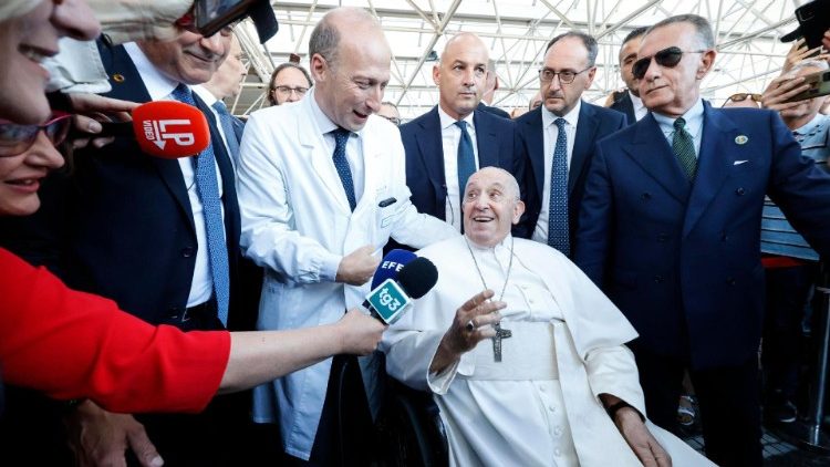 El Papa agradece al personal del hospital Gemelli por los 'cuidados y atenciones fraternos' El Papa agradece al personal del hospital Gemelli por los 'cuidados y atenciones fraternos'