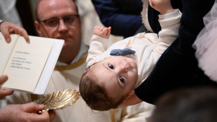 El Papa anima a acoger la fe como los niños: con inocencia y el corazón abierto