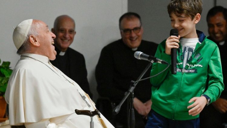El Papa anima a los niños a acudir a Dios en la oración