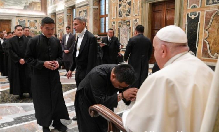 El Papa animó a los peregrinos filipinos a abrazar la devoción mariana El Papa animó a los peregrinos filipinos a abrazar la devoción mariana