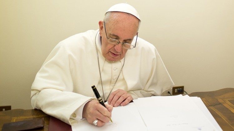 El Papa aseguró que la literatura 'ayuda a expresar nuestra presencia en el mundo' El Papa aseguró que la literatura 'ayuda a expresar nuestra presencia en el mundo'