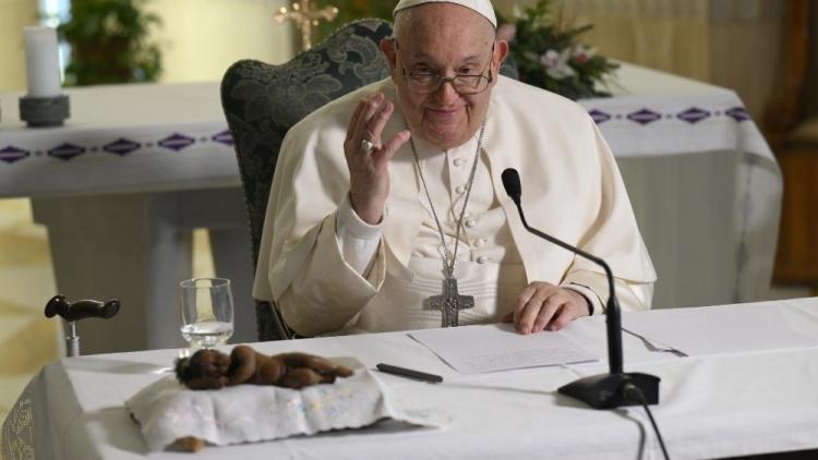 El Papa celebra la maternidad: 'Alabemos a Dios por el milagro de la vida' El Papa celebra la maternidad: 'Alabemos a Dios por el milagro de la vida'
