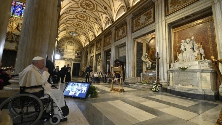 El Papa cerró el Mes de María con un rosario para pedir la paz en Ucrania y el mundo El Papa cerró el Mes de María con un rosario para pedir la paz en Ucrania y el mundo