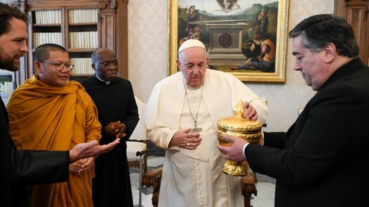 El Papa con budistas: el diálogo puede fomentar la conversión ecológica El Papa con budistas: el diálogo puede fomentar la conversión ecológica