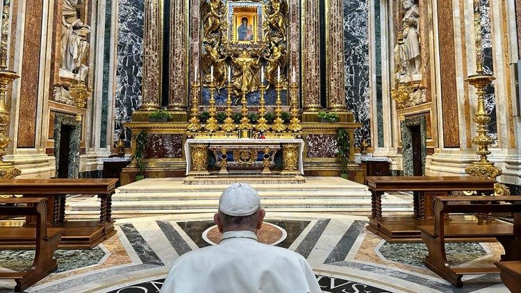 El Papa confía a la Virgen María su próximo viaje apostólico a Mongolia El Papa confía a la Virgen María su próximo viaje apostólico a Mongolia