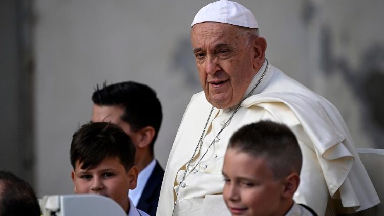 Francisco denuncia el 'pecado grave' de quienes rechazan a migrantes y refugiados Francisco denuncia el 'pecado grave' de quienes rechazan a migrantes y refugiados