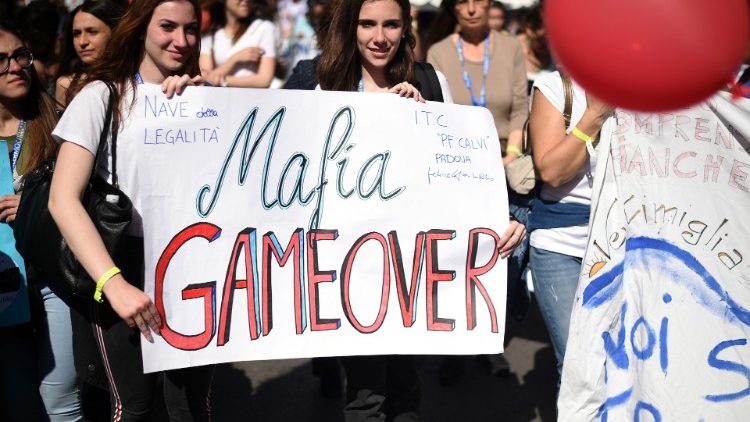 El Papa denuncia que 'el crimen organizado inflige una herida profunda a la sociedad' El Papa denuncia que 'el crimen organizado inflige una herida profunda a la sociedad'