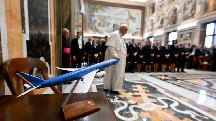 El Papa destacó el papel de la empresa aérea que lo lleva en sus viajes apostólicos El Papa destacó el papel de la empresa aérea que lo lleva en sus viajes apostólicos