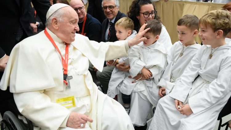 El Papa: 'El canto toca los corazones y profundiza la oración' El Papa: 'El canto toca los corazones y profundiza la oración'