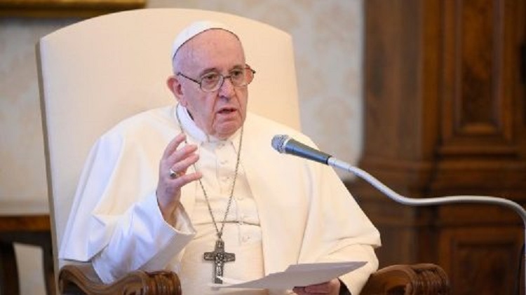 Francisco: El mundo necesita sacerdotes "expertos en humanidad" y no una "teología de escritorio" Francisco: El mundo necesita sacerdotes "expertos en humanidad" y no una "teología de escritorio"