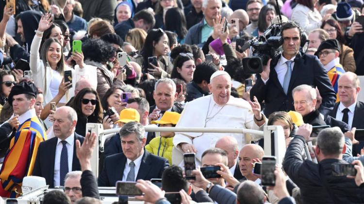 El Papa afirmó que el primer medio de evangelización es el testimonio El Papa afirmó que el primer medio de evangelización es el testimonio
