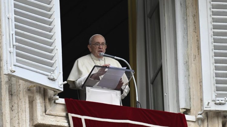 El Papa: el profeta es el que señala a Jesús a los demás