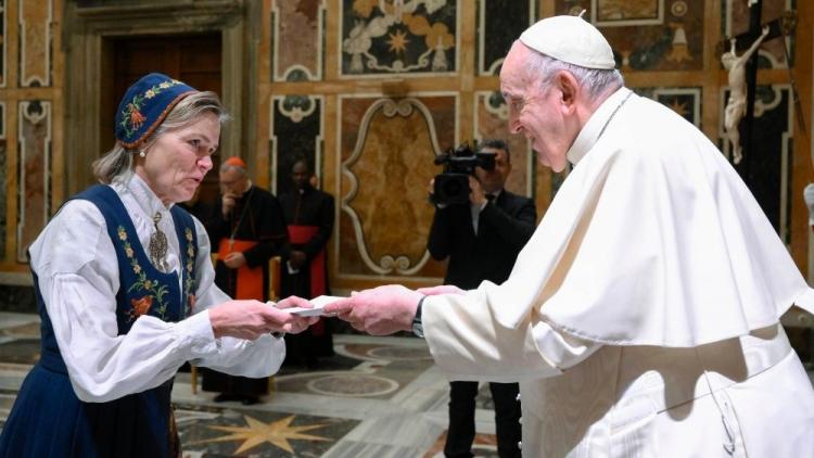 El Papa exhortó a los nuevos embajadores a construir la paz El Papa exhortó a los nuevos embajadores a construir la paz