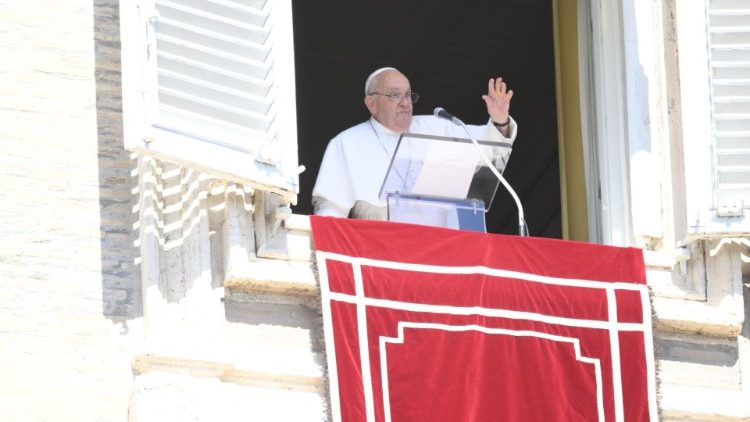 El Papa en el Ángelus: 'La verdadera grandeza está en el cuidado de los más débiles' El Papa en el Ángelus: 'La verdadera grandeza está en el cuidado de los más débiles'