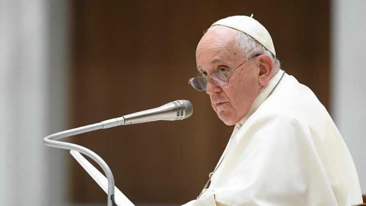 El Papa en la audiencia general: 'La fe se expresa siempre en el servicio'